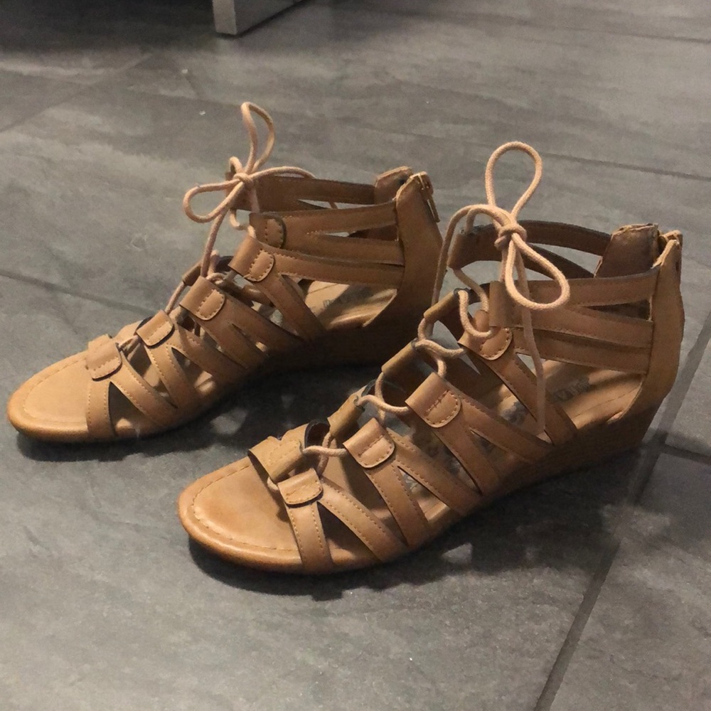brown sandals with small heel